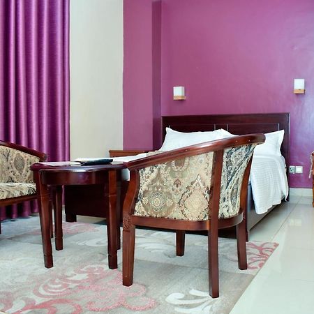 Diamonds Hotel 坎帕拉 外观 照片