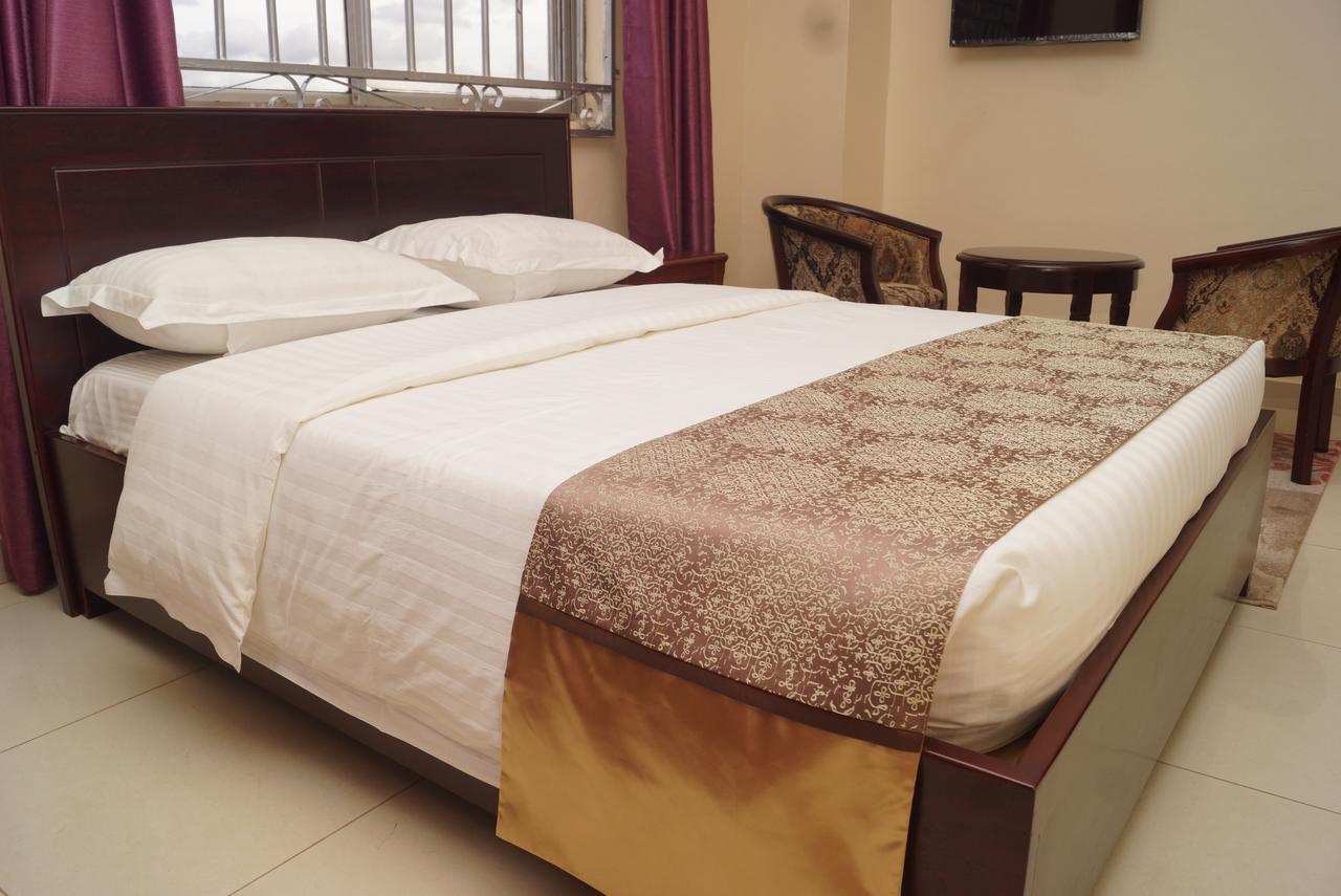 Diamonds Hotel 坎帕拉 外观 照片